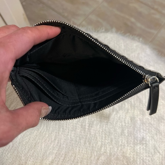 🖤🖤EUC- Guess Los Angeles, Black and Gray Gleeson Wristlet Wallet🖤🖤 - Picture 5 of 10